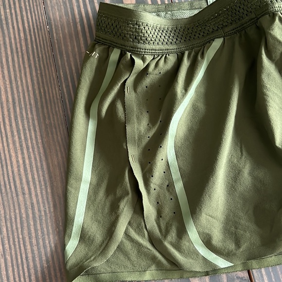 Nike Dri-Fit Green Running Shorts Seemless drawstring Medium - Picture 8 of 8